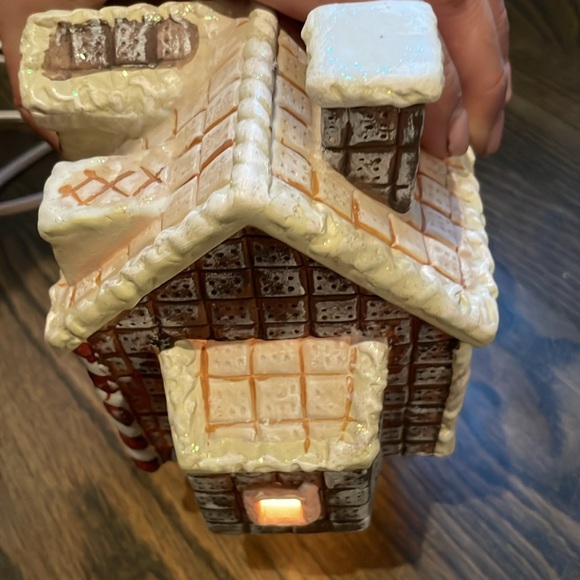 Holiday gingerbread house and ginger bread cookies 3 new from a pallet Christmas - Picture 2 of 12